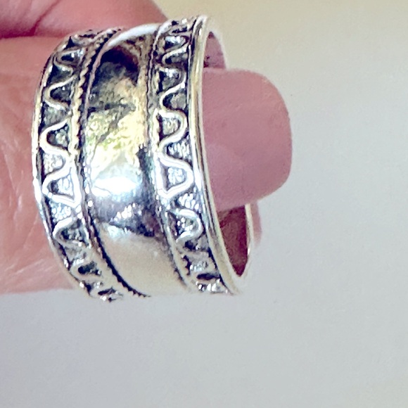 Brand New Concave Personality Fashion Ring. - Picture 8 of 9